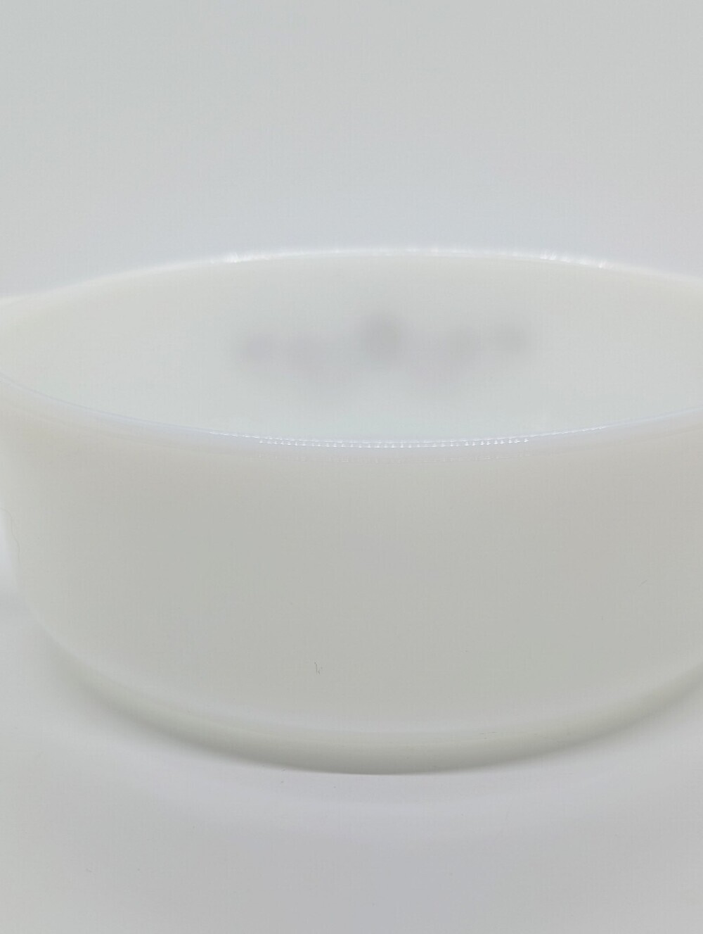 Vintage Dynaware Pyr-O-Rey Milk Glass Round Casserole Dish With Daisy Pattern - Picture 6 of 8